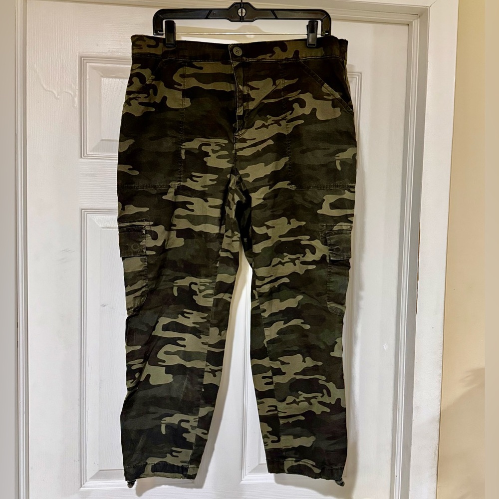 Women's Camouflage Cargo Pants